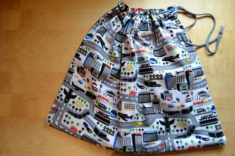 Drawstring bag / On-the-go playmat