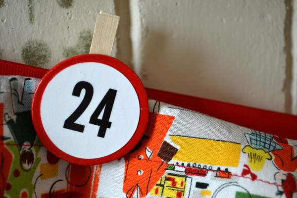 Advent calendar number clips