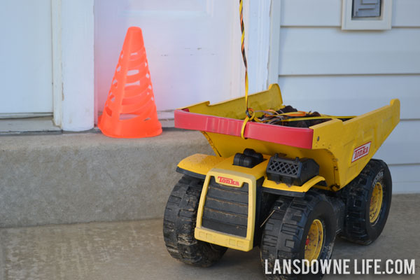 Construction-themed birthday party decorations