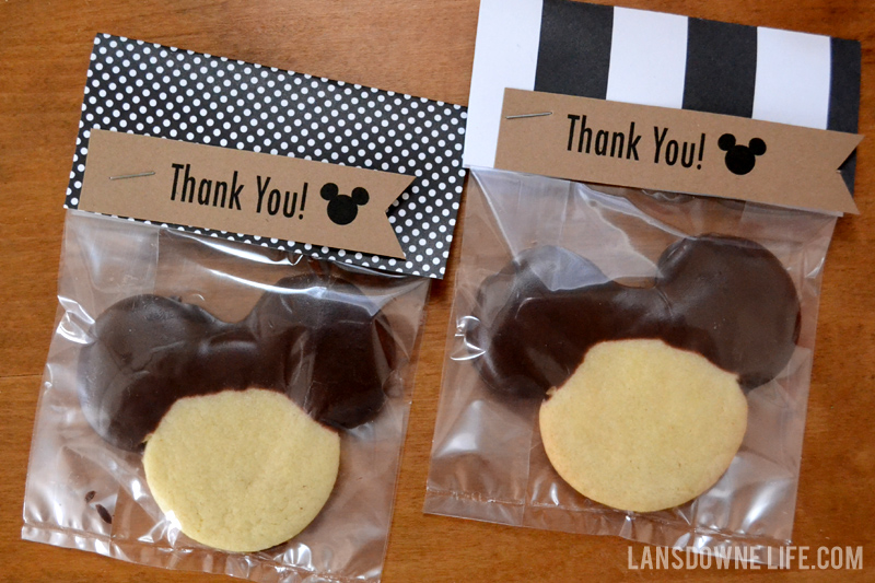 Mickey Mouse cookie party favor