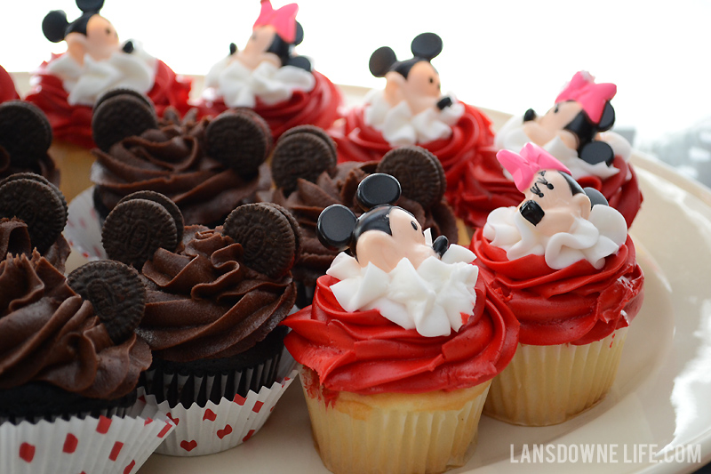 Mickey and Minnie Mouse cupcakes